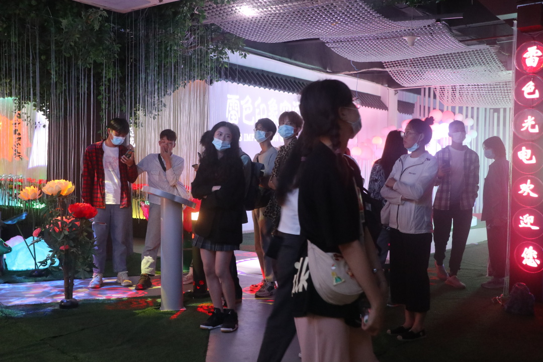热烈欢迎广东职业技术学院光环境产业学院一行到雷色光电参观学习!(图5) 热烈欢迎广东职业技术学院光环境产业学院一行到雷色光电参观学习!(图5)